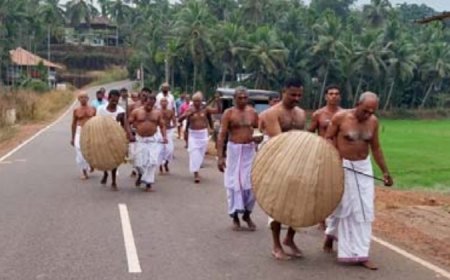 മടിക്കൈ പെരിയാങ്കോട്ട് ഭഗവതി ക്ഷേത്രം; പാട്ടും കളിയാട്ടവും