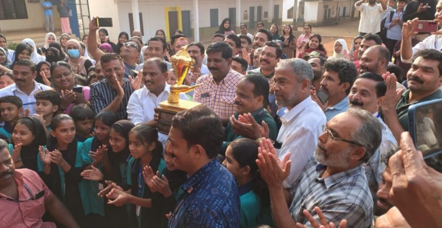 64-ാമത് കേരള സ്കൂൾ കലോത്സവത്തിൻ്റെ സ്വർണ കപ്പ് ഘോഷയാത്ര പ്രയാണം തുടങ്ങി.