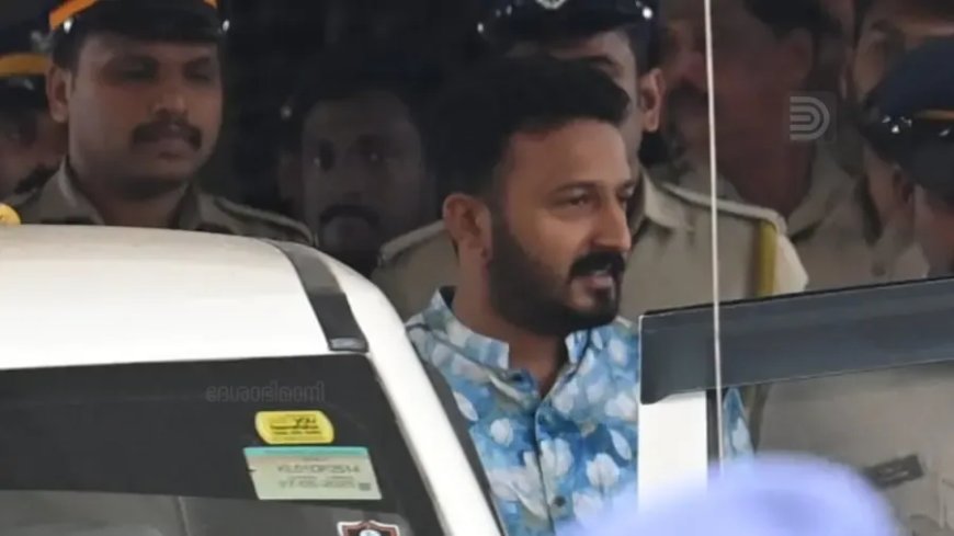 രാഹുൽ മാങ്കൂട്ടത്തിലിനെ മൂന്നു ദിവസത്തേക്ക് പോലീസ് കസ്റ്റഡിയിൽ വിട്ടു.