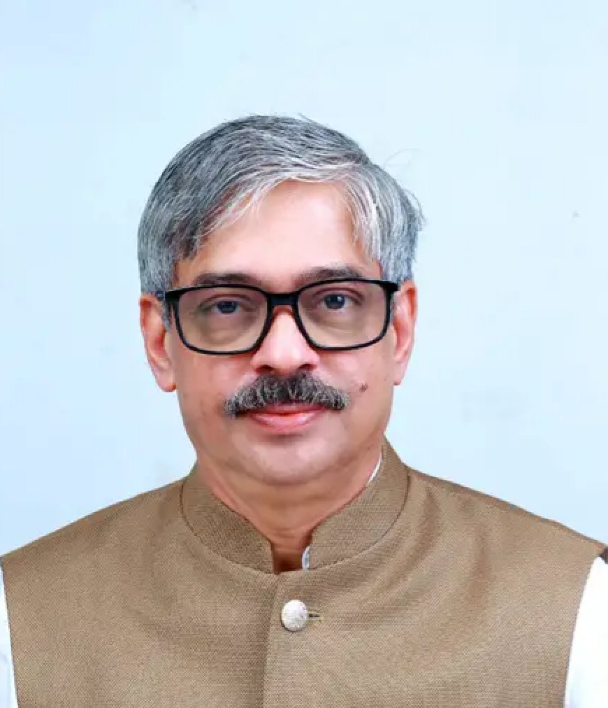 കാലിക്കറ്റ് സർവകലാശാല വൈസ് ചാൻസിലറായി ഡോ. പി രവീന്ദ്രനെ നിയമിച്ചു.