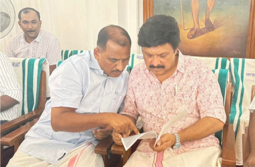 ബസ് ചാർജ്ജ് വർദ്ധനവ്; എ കെ എം അഷറഫ് എംഎൽഎ ഗതാഗത വകുപ്പ് മന്ത്രിയെ കണ്ടു നിവേദനം നൽകി