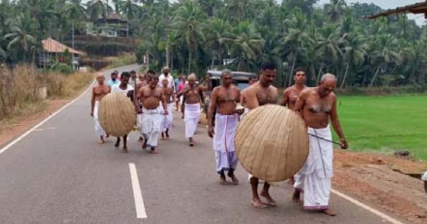 മടിക്കൈ പെരിയാങ്കോട്ട് ഭഗവതി ക്ഷേത്രം; പാട്ടും കളിയാട്ടവും