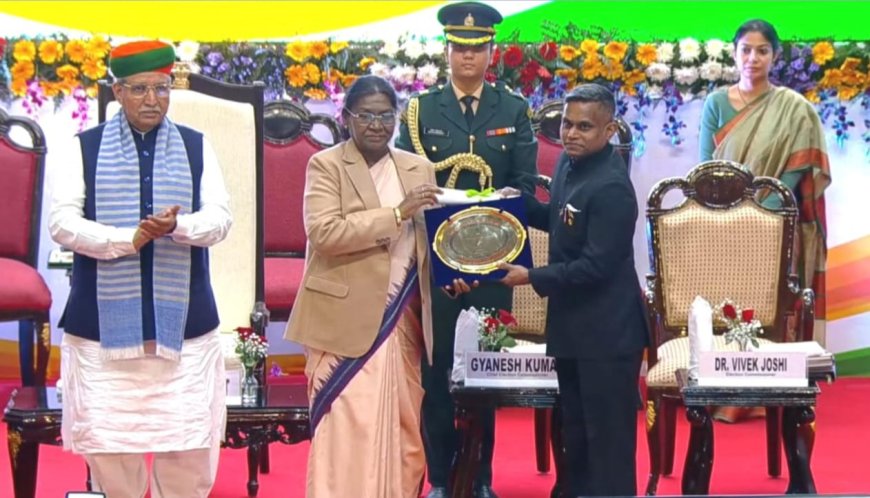 ഇലക്ഷൻ കമ്മീഷൻ പുരസ്ക്കാരം; കാസർകോട് ജില്ലാ കളക്ടർ ഏറ്റുവാങ്ങി