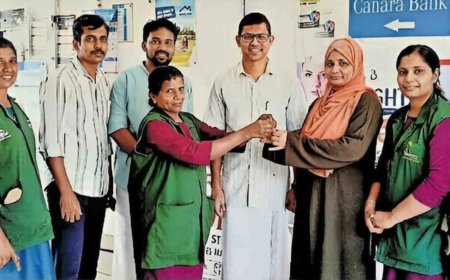 കളഞ്ഞു കിട്ടിയ ഡയമണ്ട് ആഭരണം ഉടമയ്ക്ക് നൽകി ഹരിത കർമ്മസേനയുടെ മാതൃക