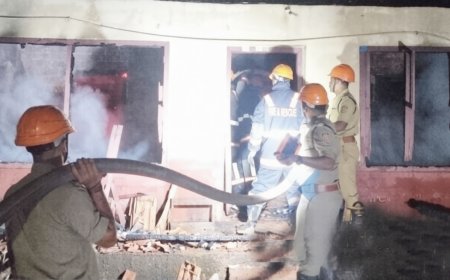 ഉദുമ കണിയമ്പാടിയിൽ ആൾത്താമസമില്ലാത്ത വീട് കത്തി നശിച്ചു; ലക്ഷങ്ങളുടെ നഷ്ടം