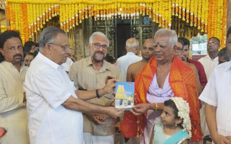 വി വി പ്രഭാകരന്റെ  "കഴകങ്ങളിലൂടെ" പുസ്തകം പ്രകാശനം ചെയ്തു