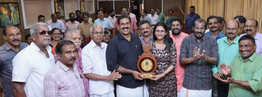 സിവിൽ സർവീസ് പരീക്ഷയിൽ 167-ാം റാങ്ക് നേടിയ കാജൽ രാജുവിനെ നീലേശ്വരം പ്രസ് ഫോറം ആദരിച്ചു