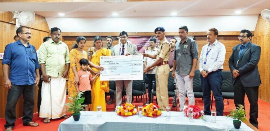 വാഹനാപകടത്തിൽ മരിച്ച പോലീസുകാരന്റെ കുടുംബത്തിന് ഒരു കോടി രൂപ കൈമാറി