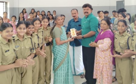 യാത്രയയപ്പും ഉപഹാരവും നൽകി