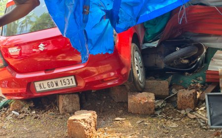 മൂന്നാംമൈലിൽ നിയന്ത്രണം വിട്ട കാർ തട്ട് കടയിലേക്ക് പാഞ്ഞ് കയറി