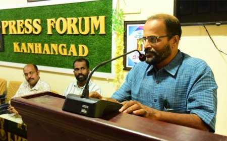 കാഞ്ഞങ്ങാട് പ്രസ്സ് ഫോറം; വിഷുക്കോടിയും കൈനീട്ടവും നൽകി.