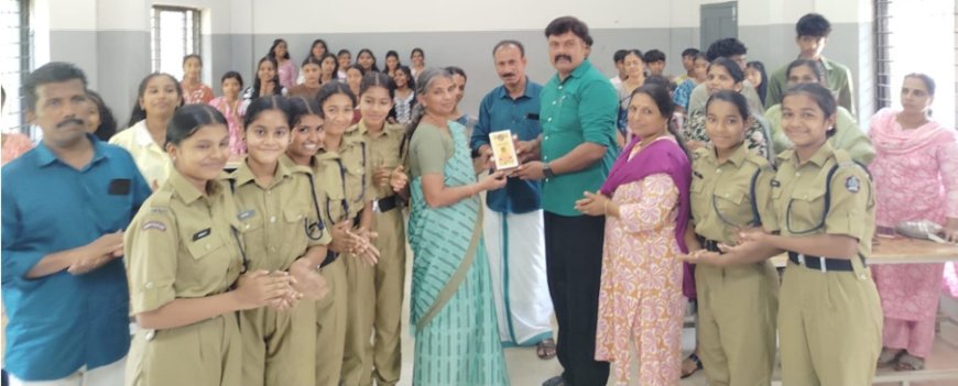 യാത്രയയപ്പും ഉപഹാരവും നൽകി