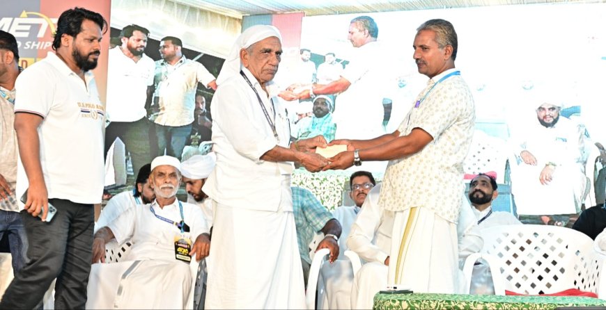 ഉപഹാരം നൽകി ആദരിച്ചു