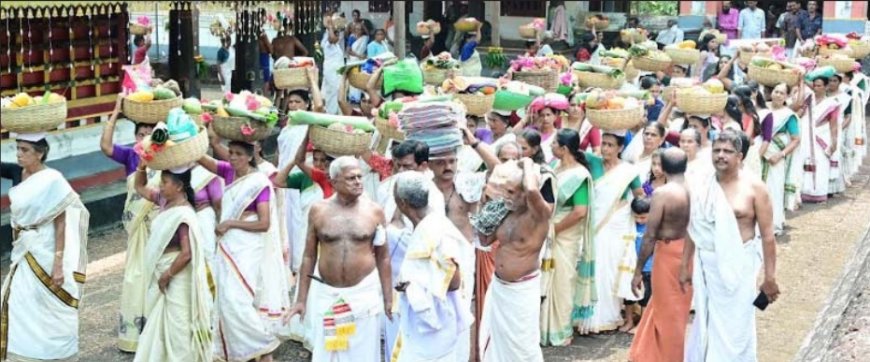 മടിക്കൈ മാടം വേട്ടയ്ക്കൊരു മകൻ ക്ഷേത്രം കളിയാട്ട മഹോത്സവം തുടങ്ങി