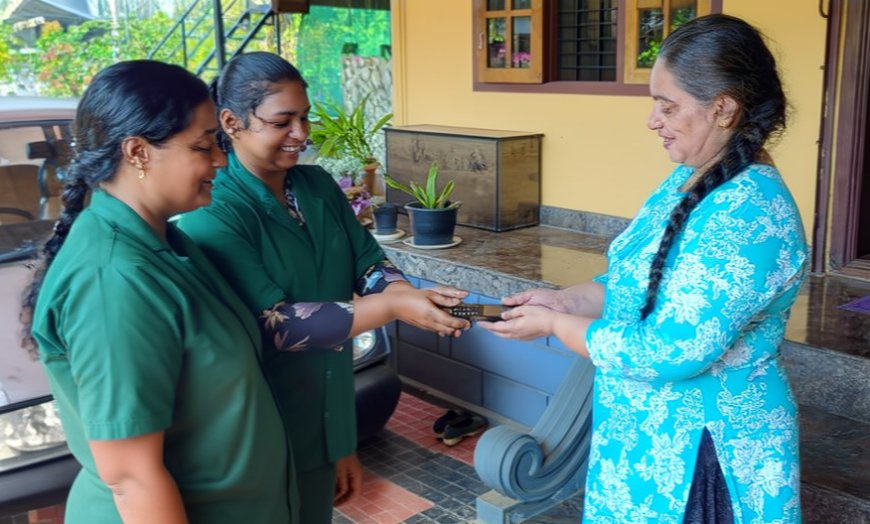 കളഞ്ഞു കിട്ടിയ മൊബൈൽ ഫോൺ ഉടമയ്ക്കു തിരിച്ചു നൽകി ഹരിത കർമ്മസേന പ്രവർത്തകർ മാതൃകയായി