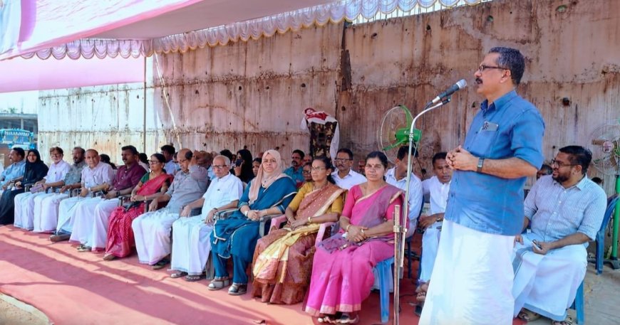 നീലേശ്വരം ആകാശപാത; രണ്ടാം ദിനം എം രാജൻ ഉദ്ഘാടനം ചെയ്തു