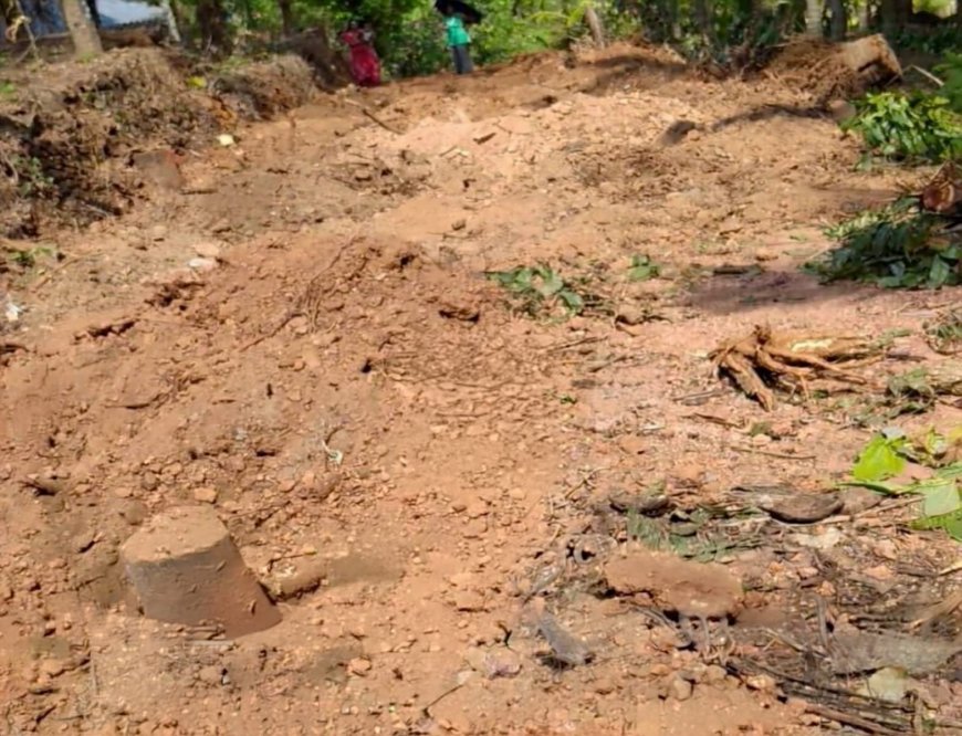വീട്ടിലേക്കുള്ള റോഡ് തകർത്ത സംഭവത്തിൽ അമ്പലത്തറ പോലീസ് കേസെടുത്തു