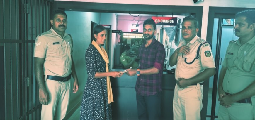 കളഞ്ഞു കിട്ടിയ 35,000 രൂപ തിരികെയേൽപ്പിച്ച് യുവാവ് മാതൃകയായി