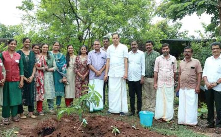 "ആയിരം തൈകൾ ആയിരം കൈകളിലൂടെ" പദ്ധതിയുടെ ജില്ലാതല ഉദ്ഘാടനം  ചന്ദ്രഗിരിക്കോട്ടയിൽ നടന്നു