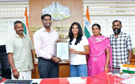 സാഫ് ഗെയിംസ് കിരീട നേട്ടം: മടിക്കൈയുടെ മാളവികയെ ജില്ലാ കളക്ടർ അനുമോദിച്ചു