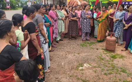 ഇന്ധനവില വർദ്ധനയ്‌ക്കെതിരെ കെ.എസ്.കെ.ടി.യു വനിതാ സബ് കമ്മിറ്റിയുടെ പ്രതിഷേധ പ്രകടനം