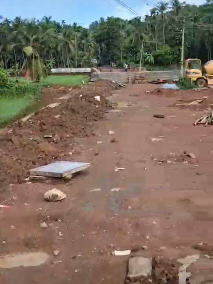 ചെമ്മട്ടംവയൽ-കാലിച്ചാനടുക്കം റോഡ് നവീകരണം മുടങ്ങി; ജനജീവിതം ദുരിതത്തിൽ, പ്രതിഷേധത്തിനൊരുങ്ങി നാട്ടുകാർ