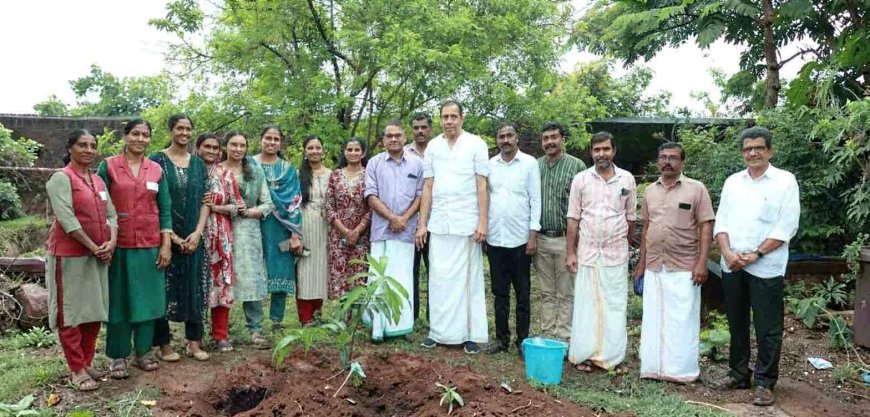 "ആയിരം തൈകൾ ആയിരം കൈകളിലൂടെ" പദ്ധതിയുടെ ജില്ലാതല ഉദ്ഘാടനം  ചന്ദ്രഗിരിക്കോട്ടയിൽ നടന്നു