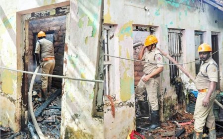 കുമ്പളയിൽ ക്വാർട്ടേഴ്സിൽ ഗ്യാസ് സിലിണ്ടർ പൊട്ടിത്തെറിച്ചു; ഒരു മുറി പൂർണമായും കത്തി നശിച്ചു