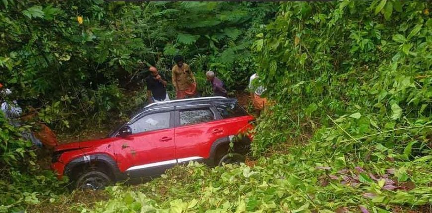 കല്ലഞ്ചിറ ഇറക്കത്തിൽ കാർ താഴ്ചയിലേക്ക് മറിഞ്ഞു; രണ്ടുപേർക്ക് പരിക്ക്