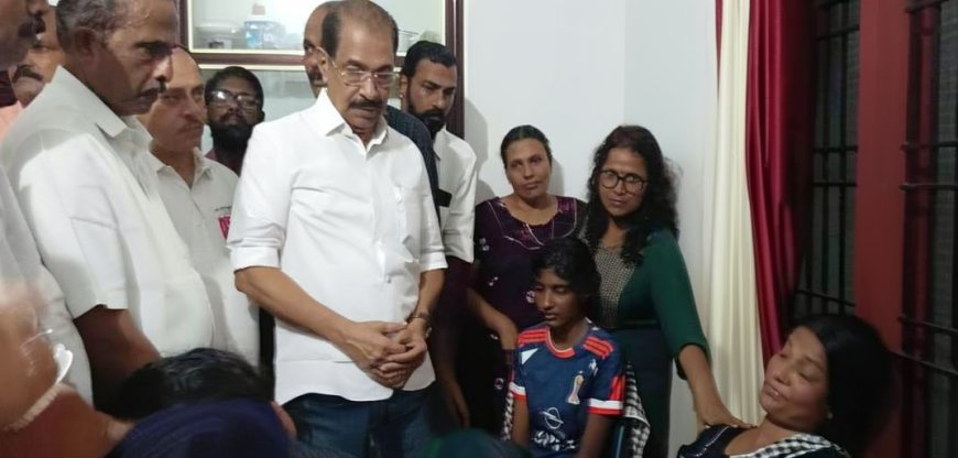 മടിക്കൈയിൽ ഷോക്കേറ്റ് മരിച്ച ലൈൻമാന്റെ കുടുംബത്തെ സന്ദർശിച്ച് മന്ത്രി; എല്ലാ ആനുകൂല്യങ്ങളും വേഗത്തിൽ ലഭ്യമാക്കുമെന്ന് ഉറപ്പ്