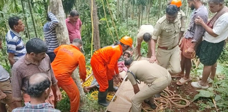 അടുക്കം മൂപ്പിലിൽ മരമുറിക്കിടെ മുകളിൽ കുടുങ്ങിയ തൊഴിലാളിയെ ഫയർഫോഴ്സ് സാഹസികമായി രക്ഷപ്പെടുത്തി