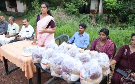 അക്ഷയ കുടുംബശ്രീയിൽ ഓണാഘോഷം: അംഗങ്ങൾക്കും തെരഞ്ഞെടുത്ത കുടുംബങ്ങൾക്കും ഓണക്കിറ്റും ഓണപ്പുടവയും