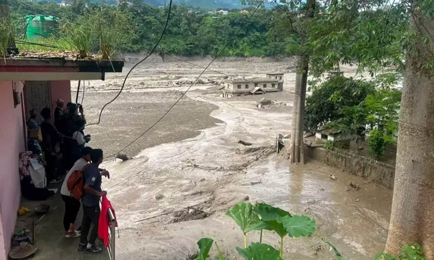 നേപ്പാളിൽ മിന്നൽപ്രളയം; കാസർകോട് നിന്നുള്ള മലയാളി സംഘവും കുടുങ്ങി