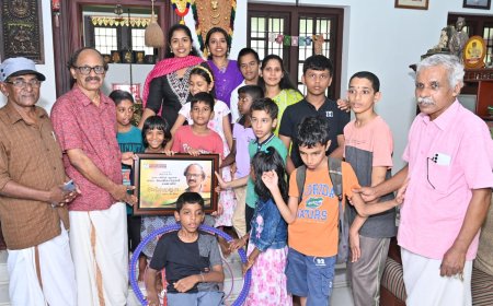 അധ്യാപക ദിനത്തിൽ ഡോ. അംബികാസുതൻ മാങ്ങാടിന് സ്നേഹോപഹാരവുമായി സ്നേഹവീട്ടിലെ കുട്ടികൾ