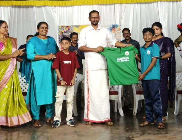 ‘പ്രകൃതി മിത്ര’ യൂണിഫോം വിതരണം ചെയ്തു