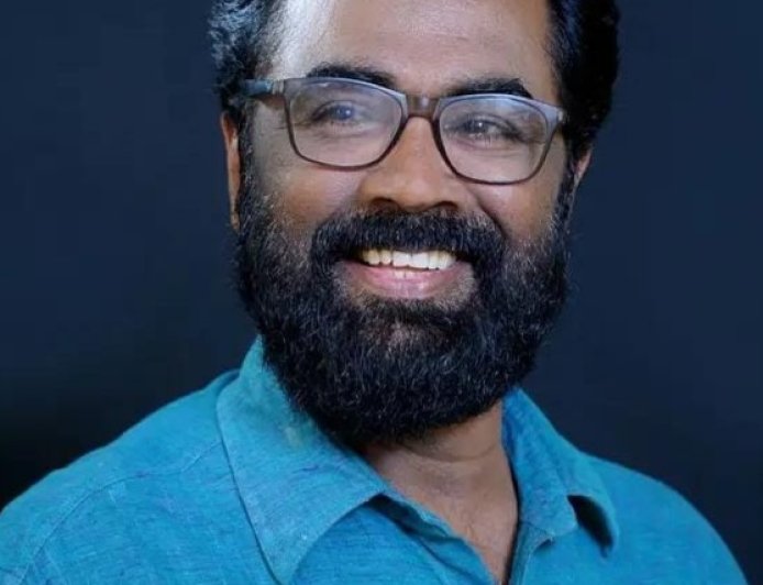 കെ.ആർ.സി. തായന്നൂരിന്റെ ‘വർണ്ണയാത്ര’ പൂനെയിൽ; നൂറോളം മ്യൂറൽ ചിത്രങ്ങൾ പ്രദർശനത്തിന്