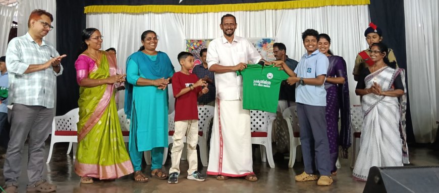 ‘പ്രകൃതി മിത്ര’ യൂണിഫോം വിതരണം ചെയ്തു