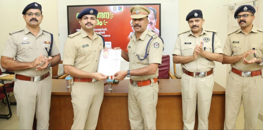 ഒളിവിൽ കഴിഞ്ഞ പ്രതികളെ കണ്ടെത്തി; എഎസ്ഐ കെ. ജയരാജന് ജില്ലാ പോലീസ് മേധാവിയുടെ ആദരം