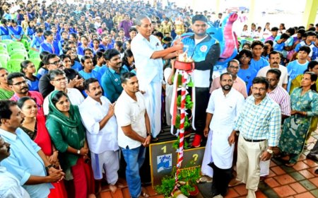 സംസ്ഥാന സ്കൂൾ കായികമേള: ചായോത്ത് സ്കൂളിൽനിന്ന് ദീപശിഖ പ്രയാണം ആരംഭിച്ചു