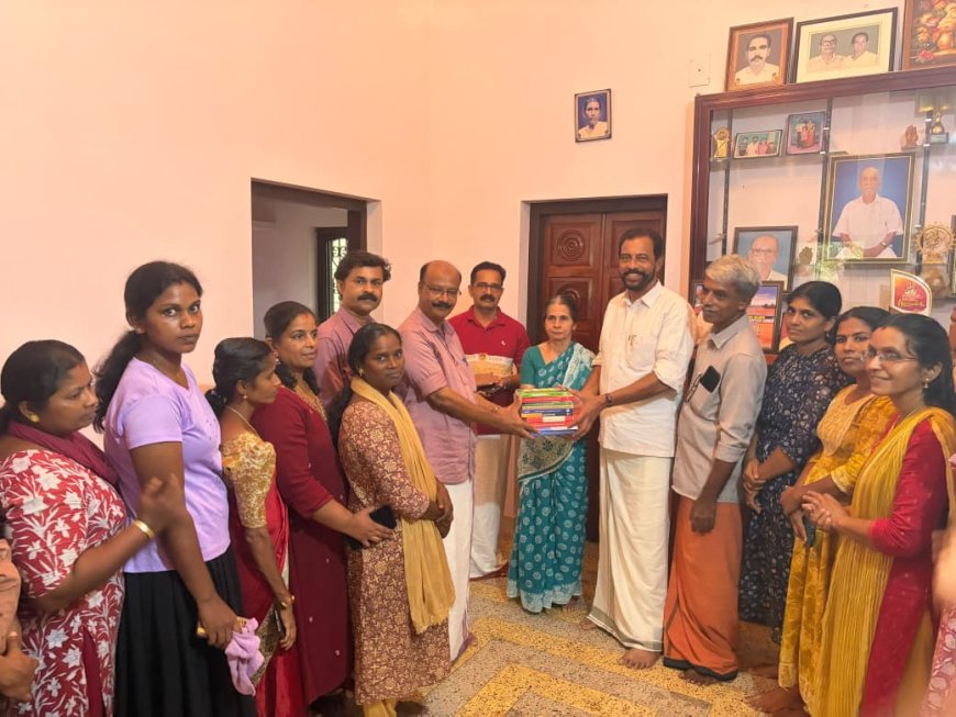 കരുണാകരൻ മാസ്റ്ററുടെ സ്മരണയിൽ വായനശാലയ്ക്ക് പുസ്തകങ്ങൾ നൽകി കുടുംബം